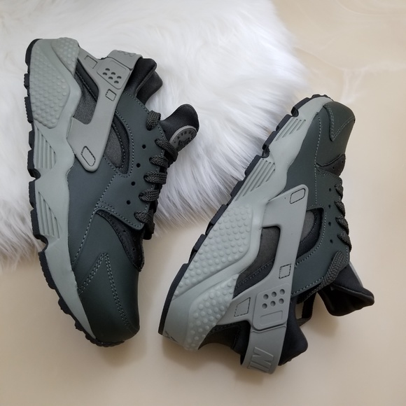 Nike Air Huarache Sequoia/Dark Stucco Men's Shoes - Picture 2 of 8